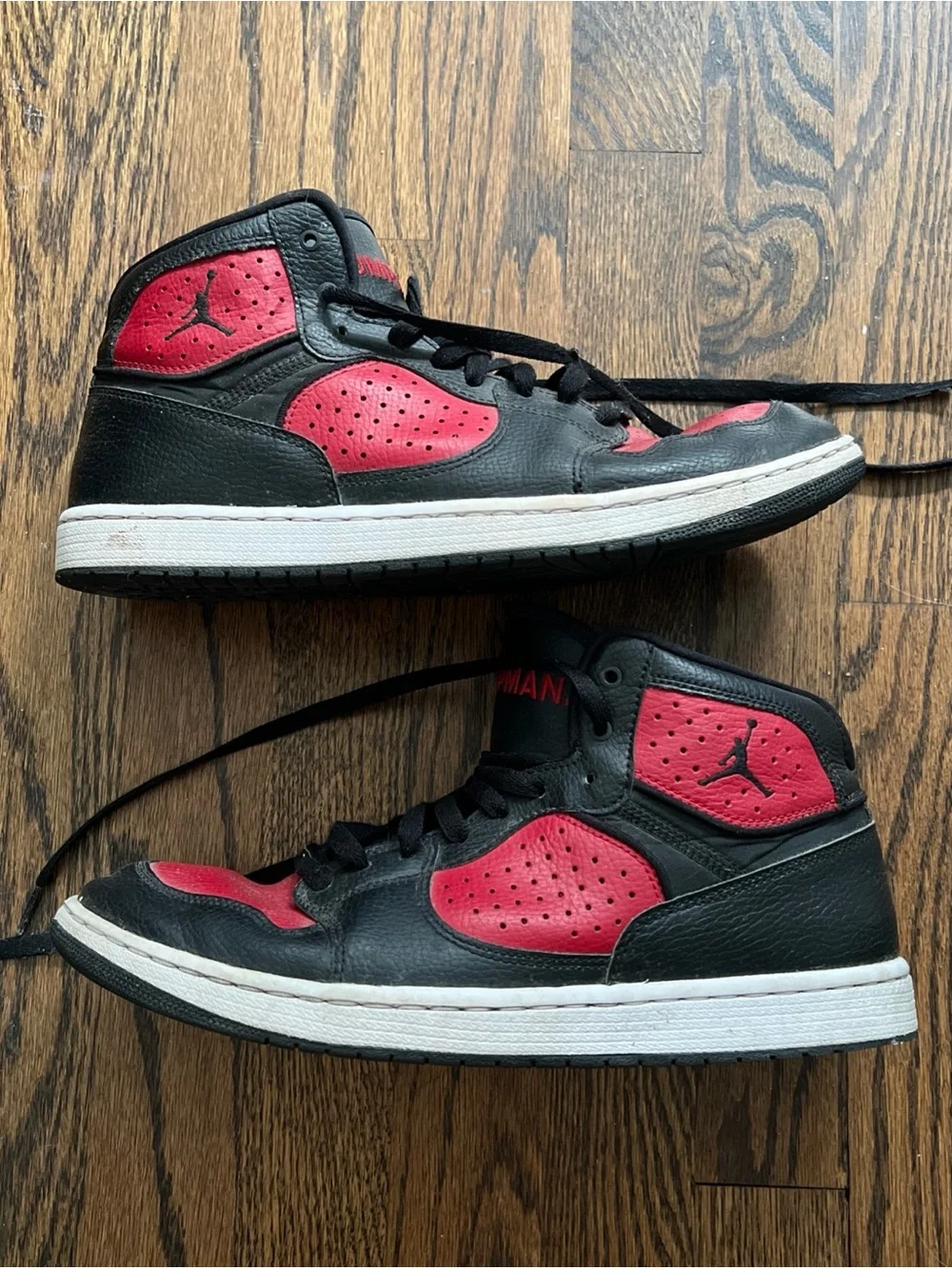 JUMPMAN JORDAN Athletic Shoes Black/Red Preowned Men’s Size 10.5